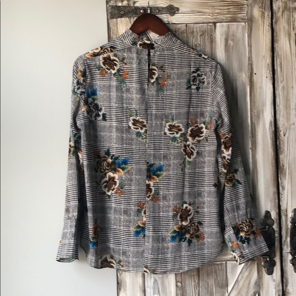 NWOT Supply and Demand Keyhole Blouse Size S - Picture 6 of 7